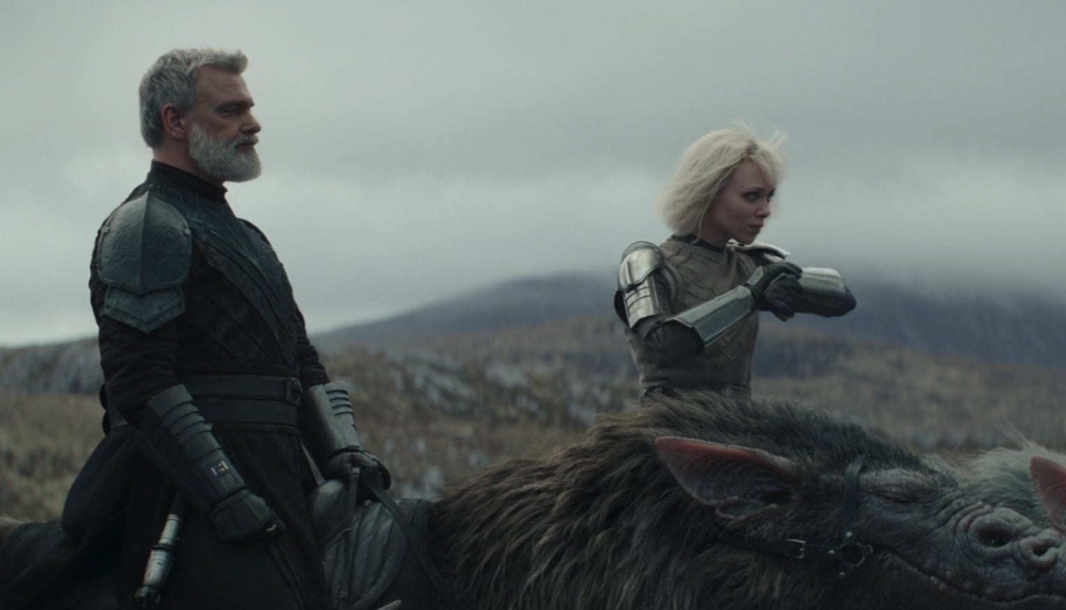 , pero cuando comienza a hablar sobre la guerra, las cosas encajan en su lugar. Mientras Anakin explica que Ahsoka puede tener que luchar contra personas como General Grievous, Asajj Ventress,