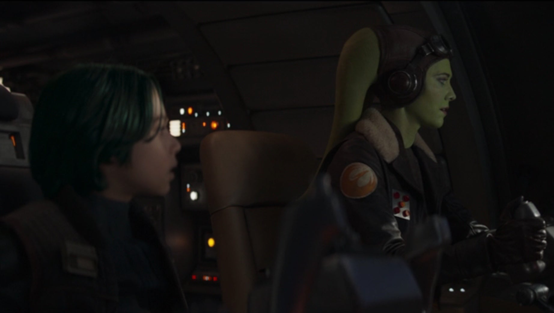 Mientras tanto, todo este tiempo la batalla entre Sabine y Shin ha continuado. Shin parece estar a punto de ganar cuando golpea a Sabine y Sabine empuja con su mano, imitando la Fuerza. Shin se burla y le dice a Sabine que no tiene 