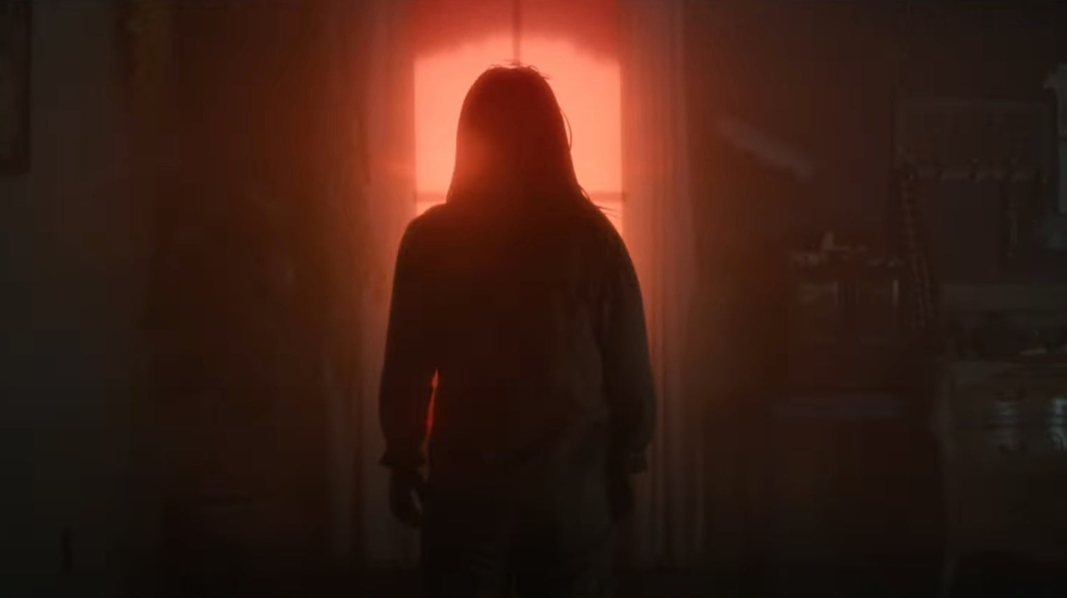 Kaitlyn Dever protagoniza Nadie te salvará.