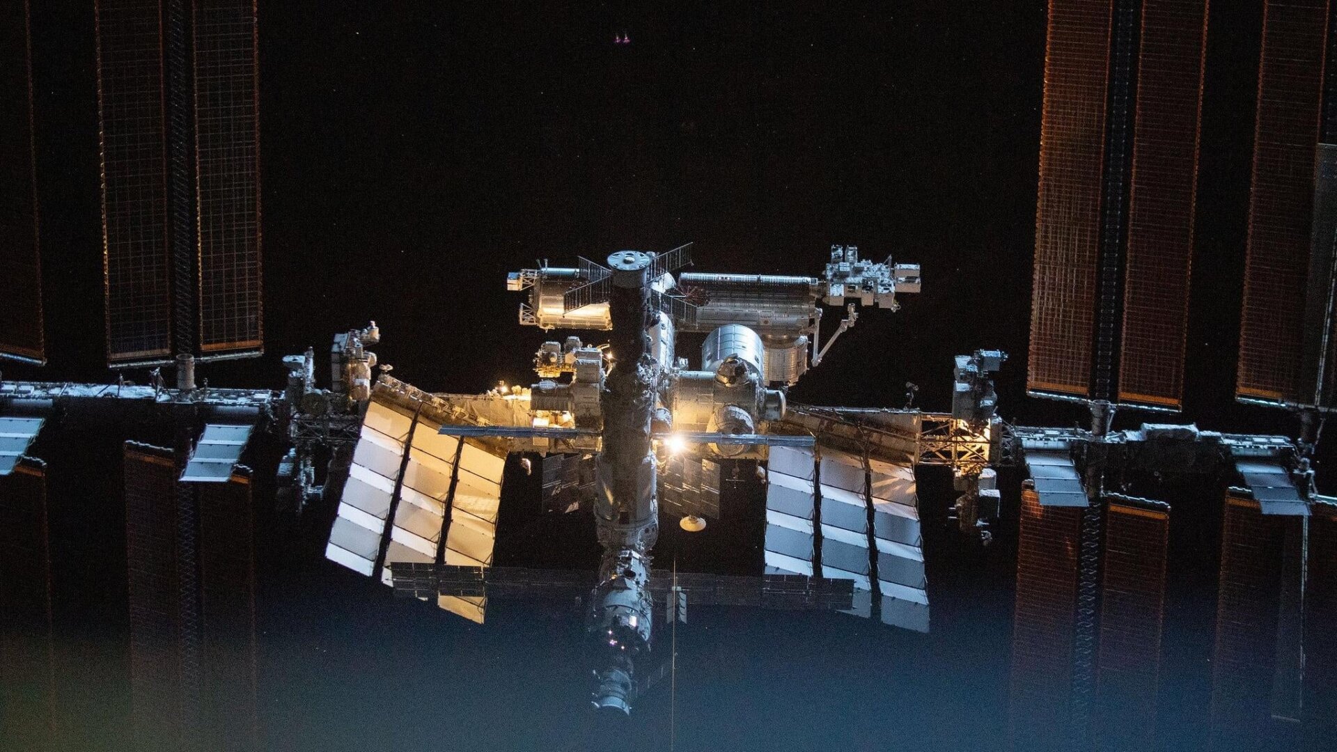 La ISS como se representa desde el SpaceX Crew Dragon Endeavour durante un vuelo en 2021.