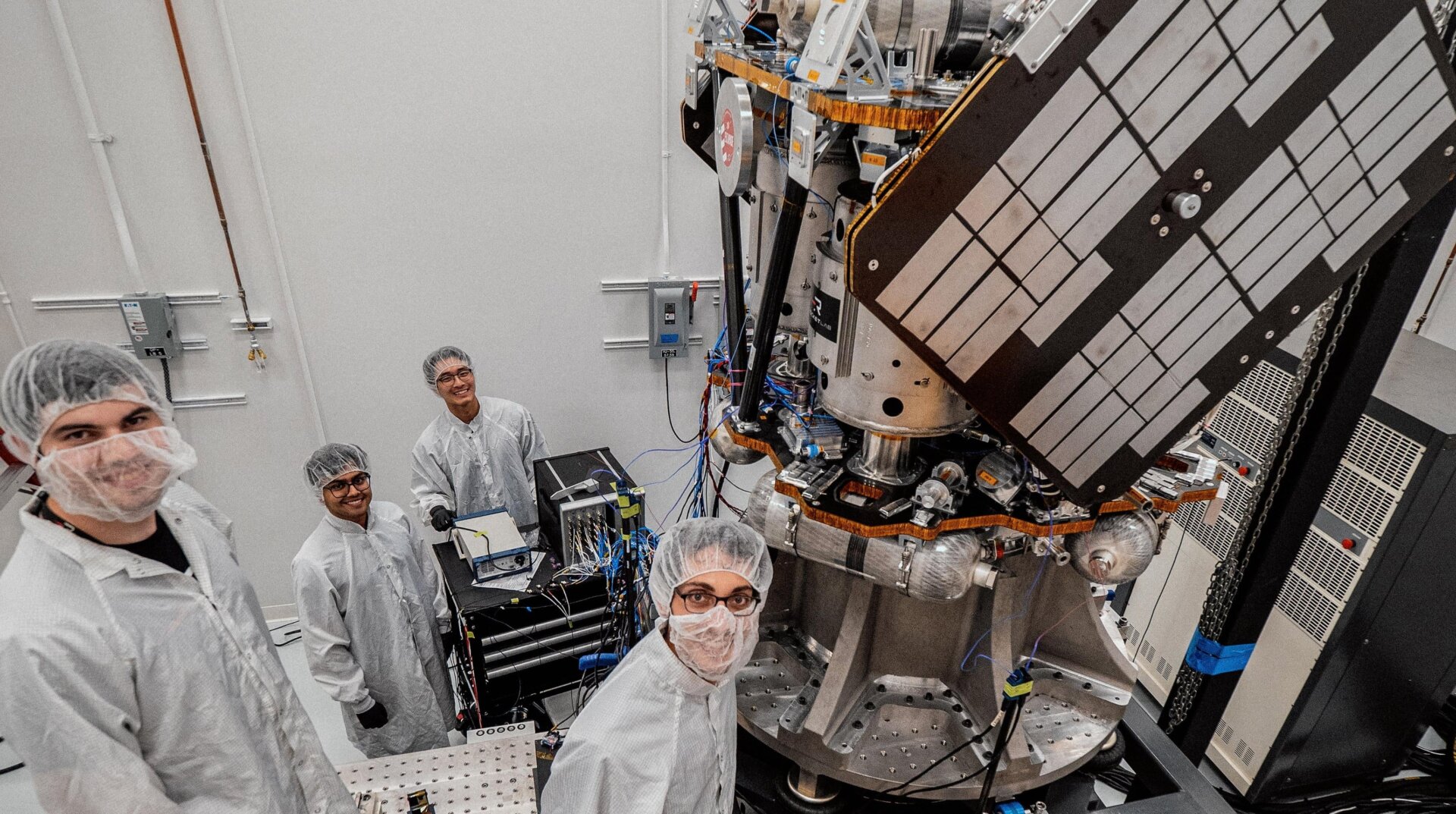 La nave espacial Escapade en proceso de integración en Rocket Lab.