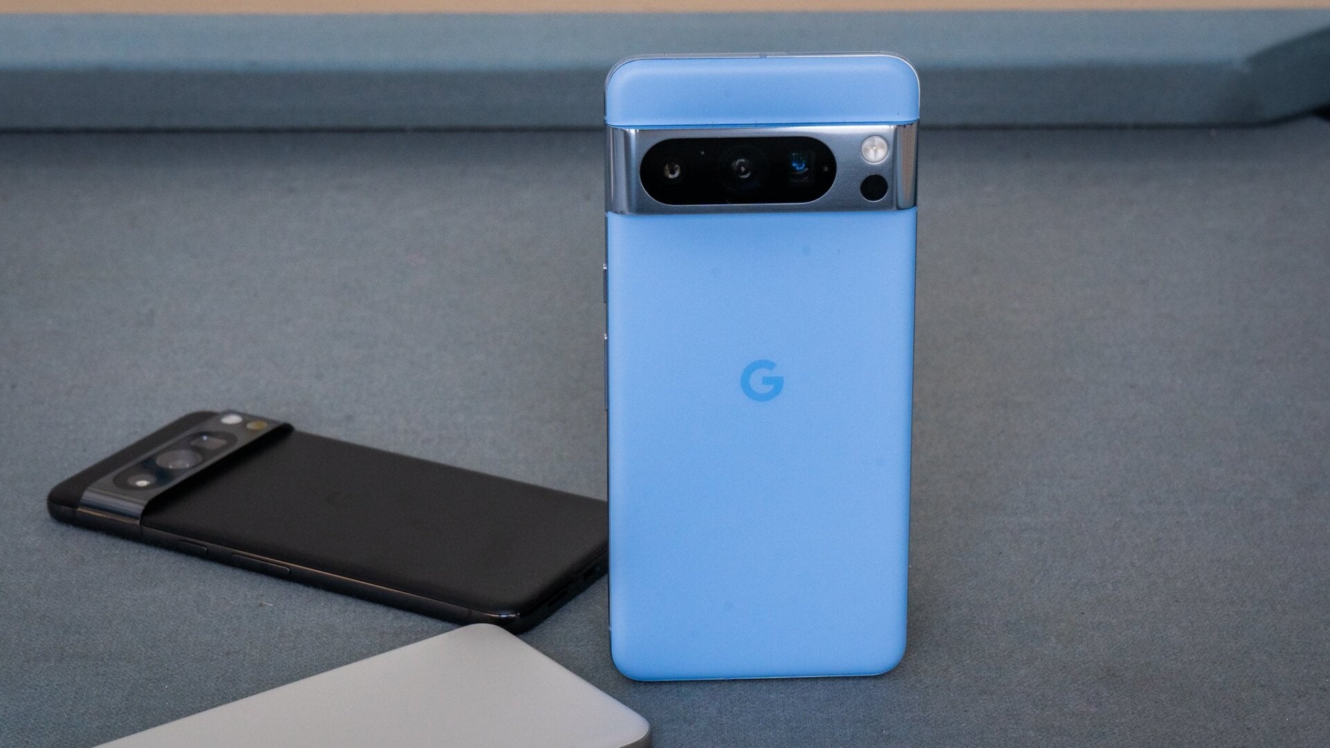 El Pixel 8 Pro tiene tres combinaciones de colores. 