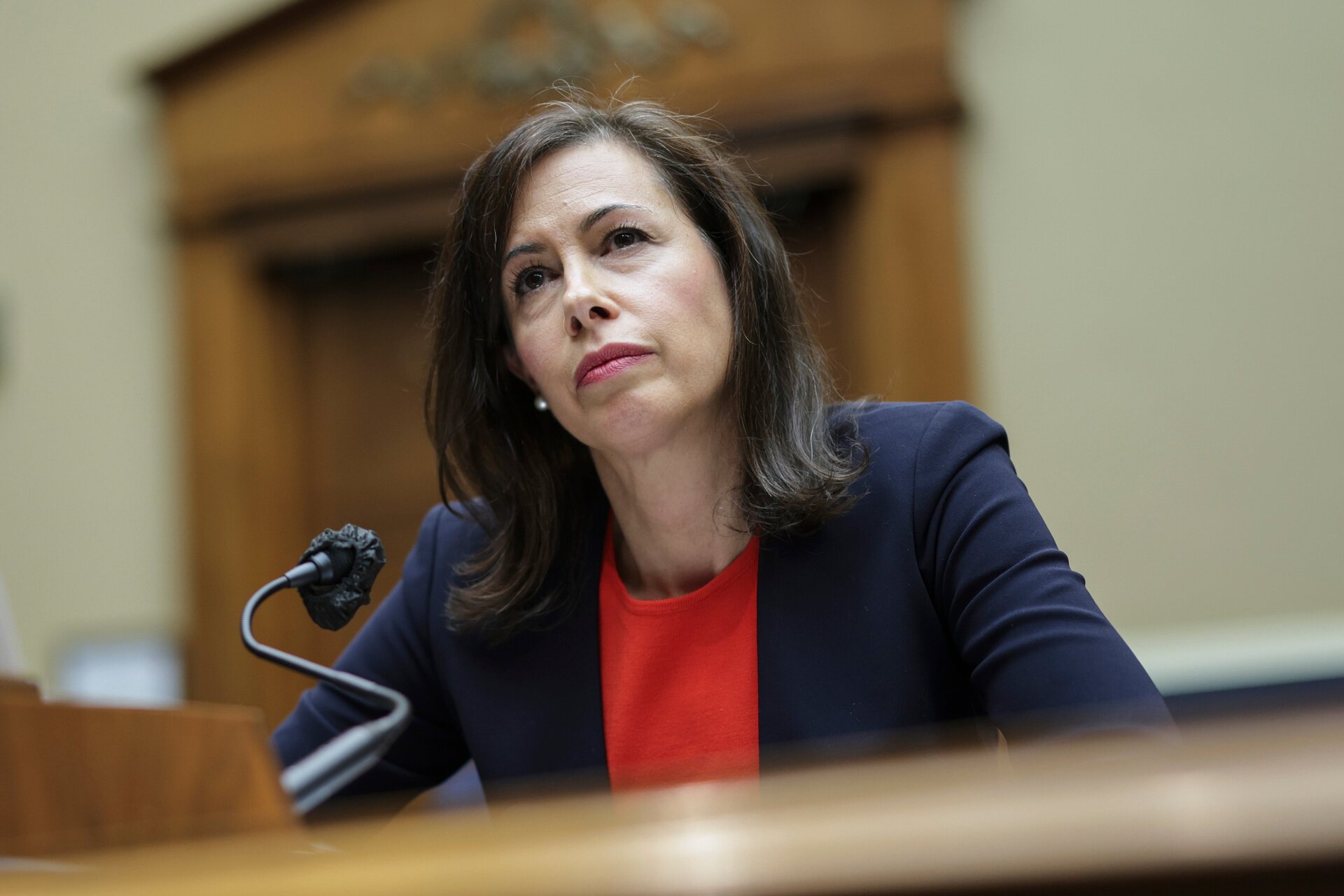 La presidenta de la FCC, Jessica Rosenworcel, testificando en una audiencia del subcomité de la Cámara de Representantes.