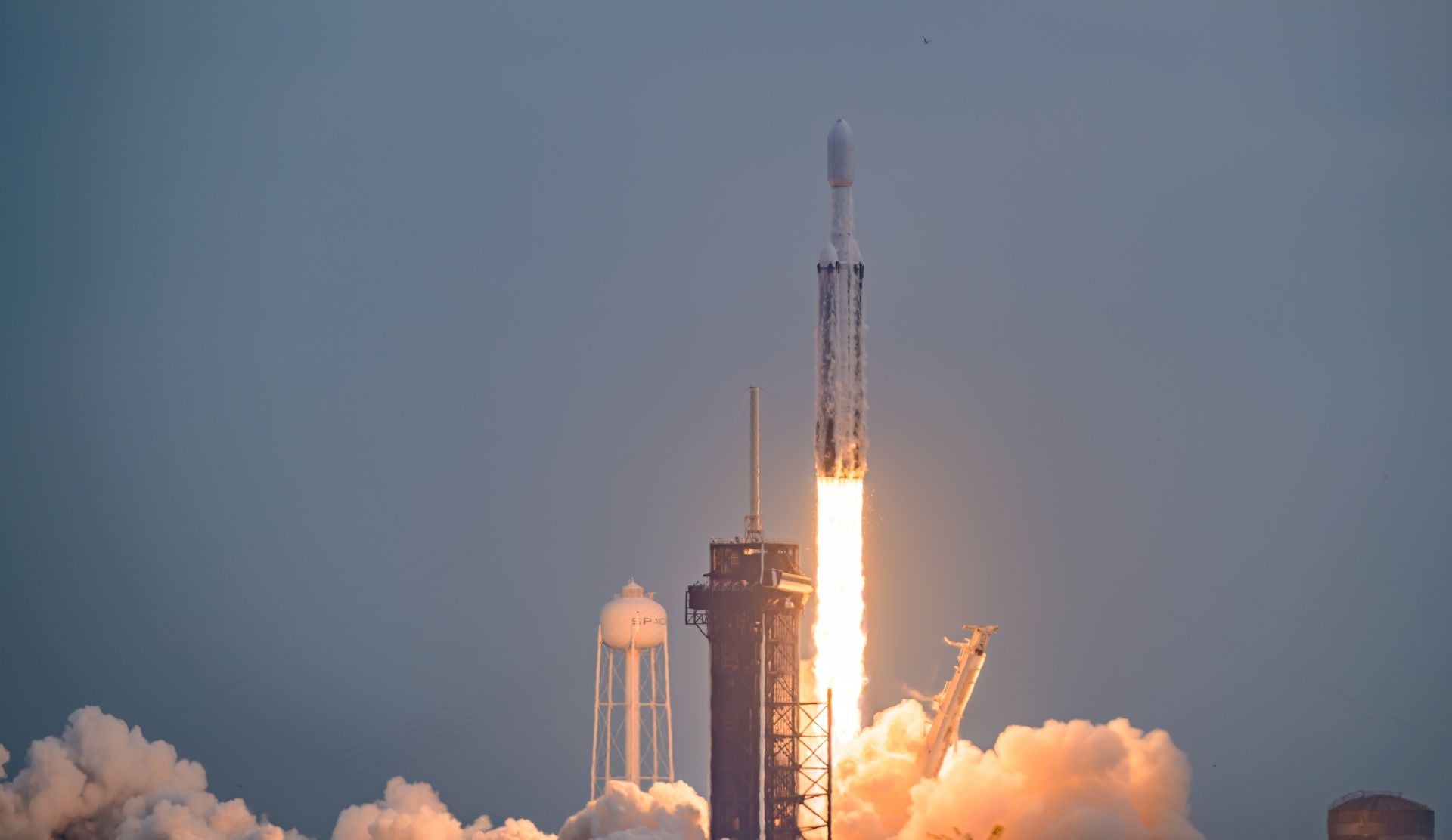 Falcon Heavy lanza con Psyche a bordo, 13 de octubre de 2023.