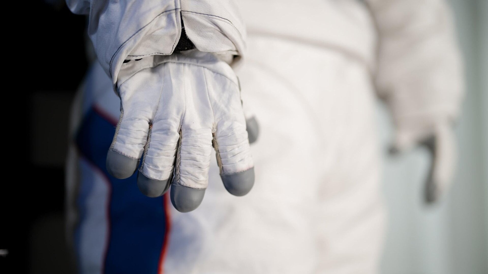 El prototipo de traje espacial que se está desarrollando para la misión Artemis 3.