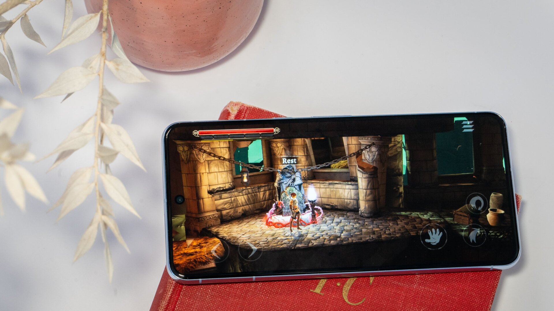 Pasar el rato en un punto de guardado en Grimvalor en el Pixel 8 Pro. 