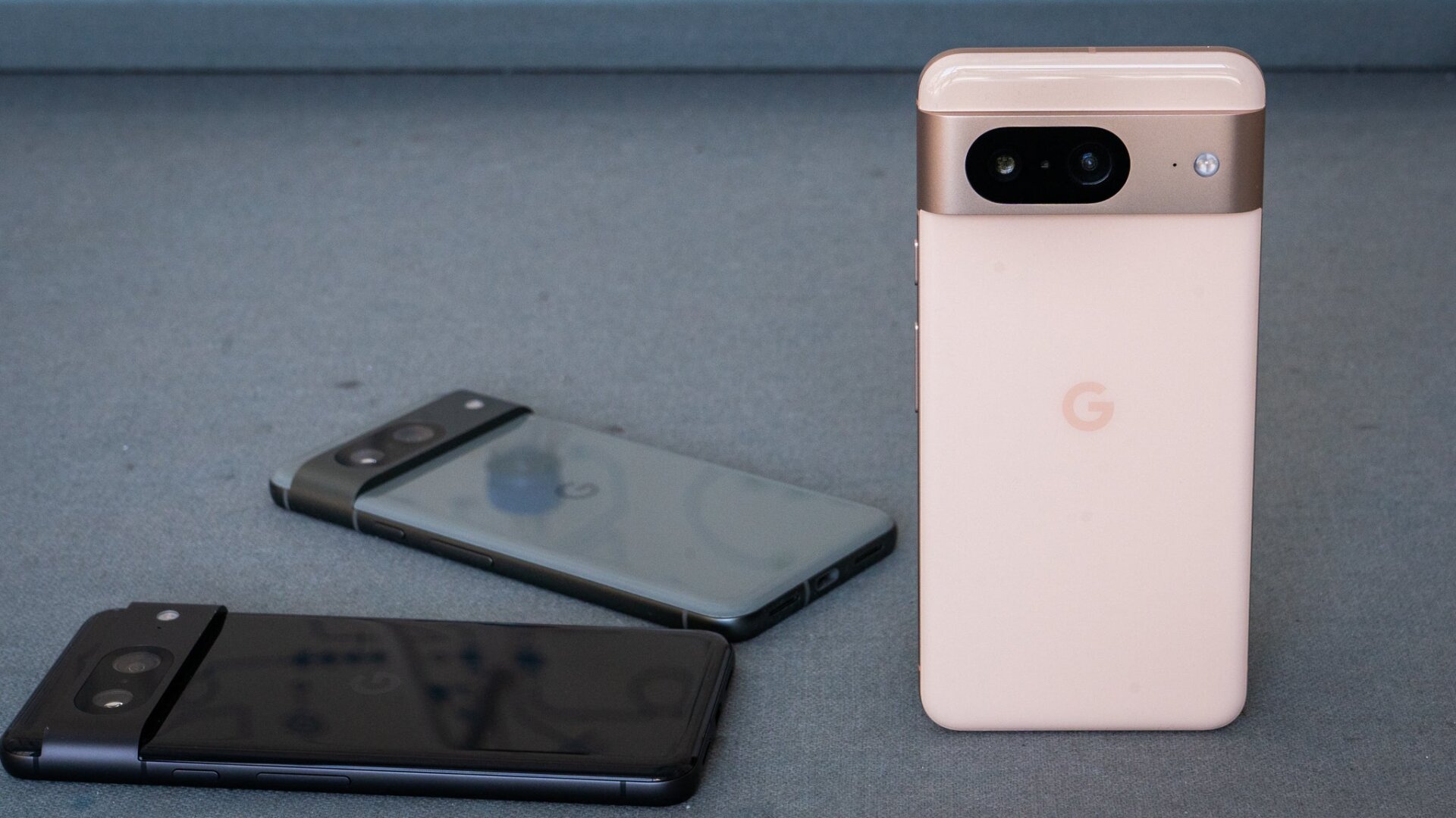 El pequeño Pixel 8 es el único disponible en rosa. 