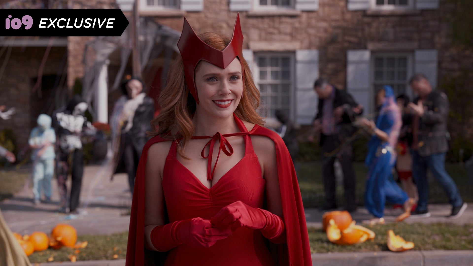 Elizabeth Olsen como Wanda Maximoff en la serie Disney+ de Marvel Studios WandaVision.