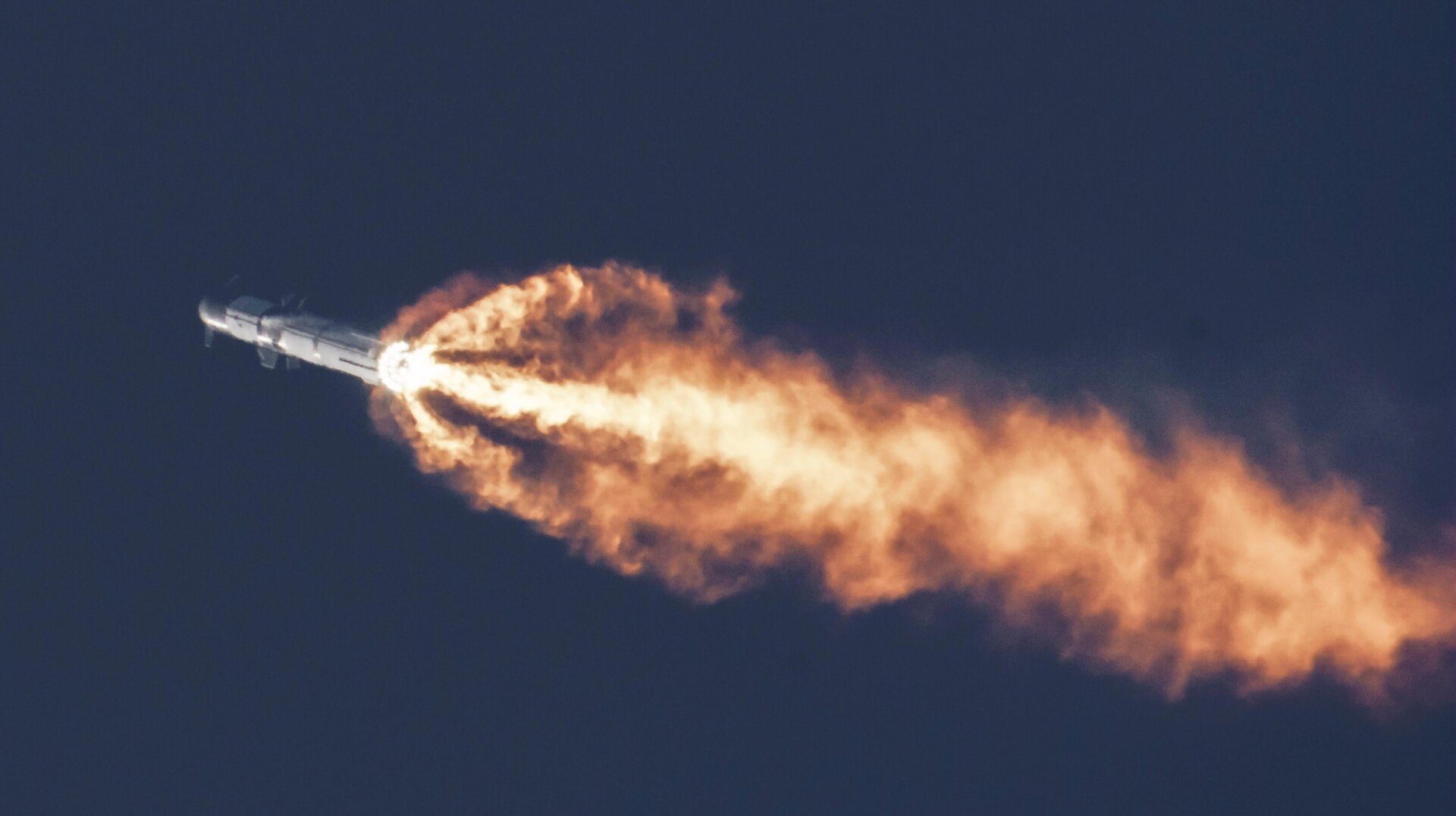 Starship durante su vuelo inaugural. 