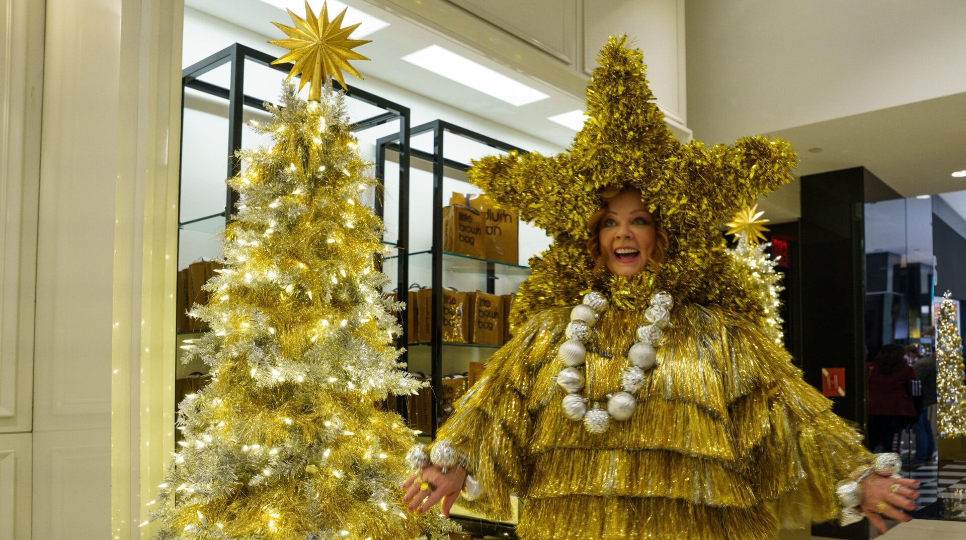 Melissa McCarthy protagoniza (literalmente) Genio en pavo real