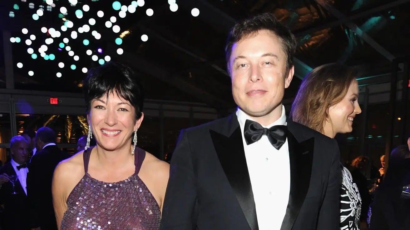 Elon Musk junto a Ghislaine Maxwell en la fiesta de los Oscar de Vanity Fair 2014 organizada por Graydon Carter el 2 de marzo de 2014 en West Hollywood, California.