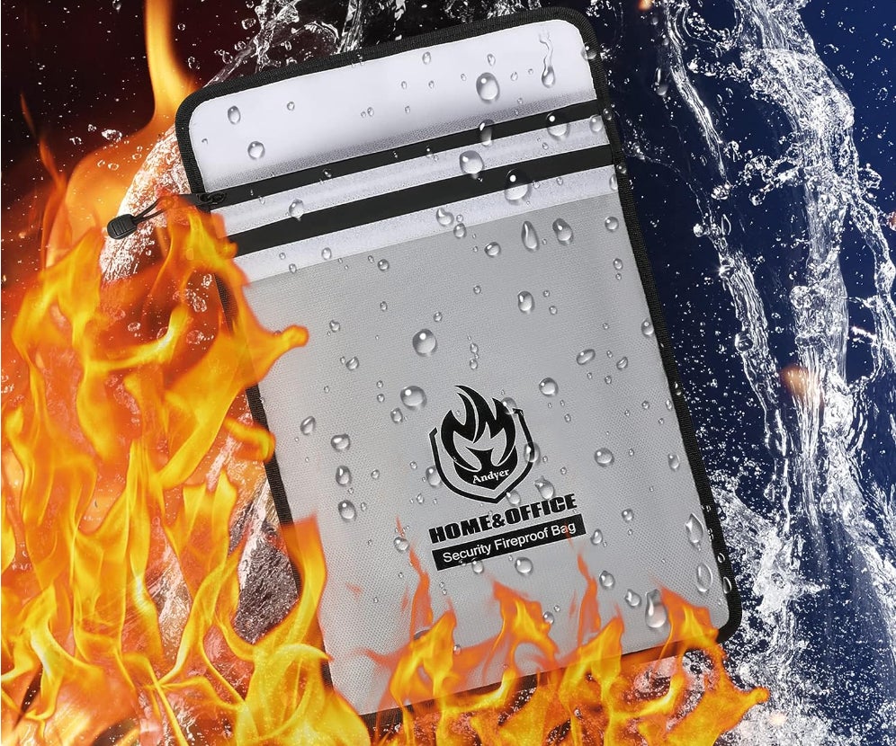 Una carpeta de documentos impermeable y ignífuga. 