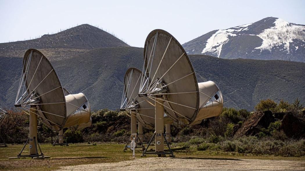 El conjunto de telescopios Allen en el radioobservatorio Hat Creek.