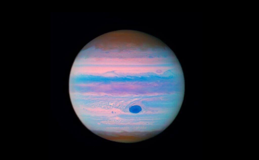 Image: NASA, ESA, and M. Wong (University of California - Berkeley); Processing: Gladys Kober (NASA/Catholic University of America)