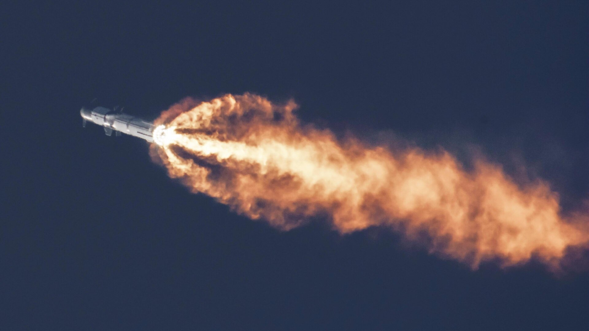 Starship durante su vuelo inaugural el 20 de abril de 2023.