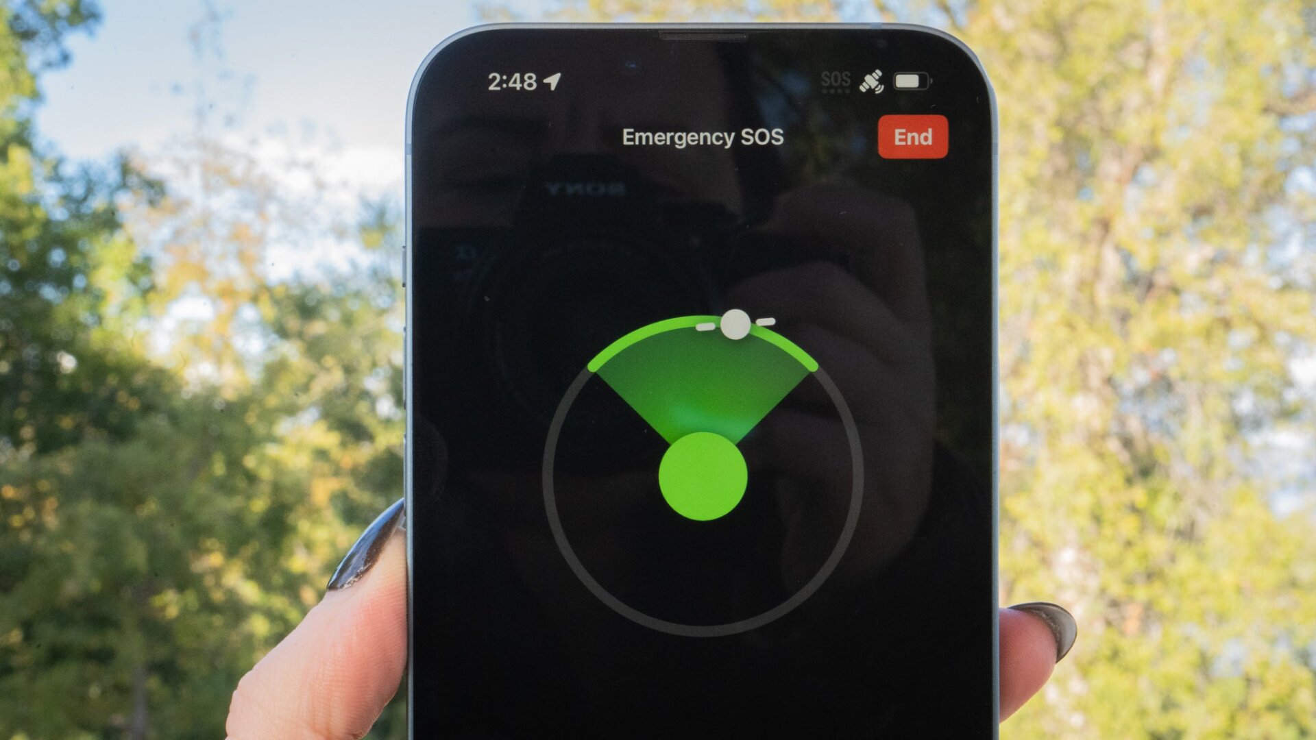 Envío de un SOS de Emergencia con un iPhone 14.