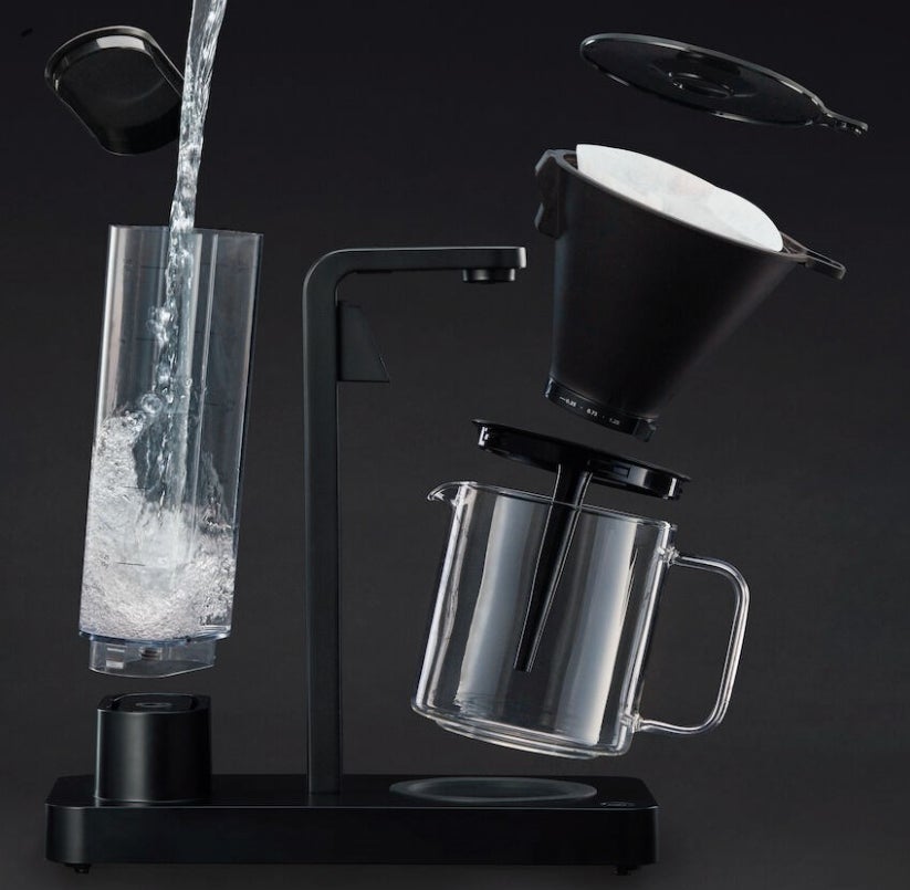 El primer modelo, el Wilfa Precision, salió en 2014 y fue muy promocionado en los blogs de café y promocionado con un fuerte marketing. campaña. Sin embargo, no se vendió bien debido a problemas de falla de la bomba, lo que provocó que Williams Sonoma abandonara el producto por completo. Wilfa, avergonzada de su fracaso público, 