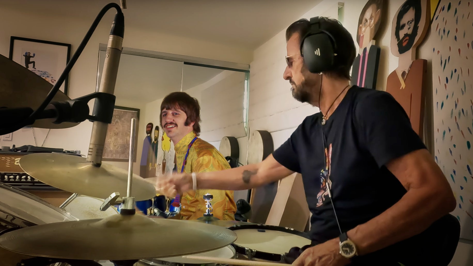 Ringo juega consigo mismo.