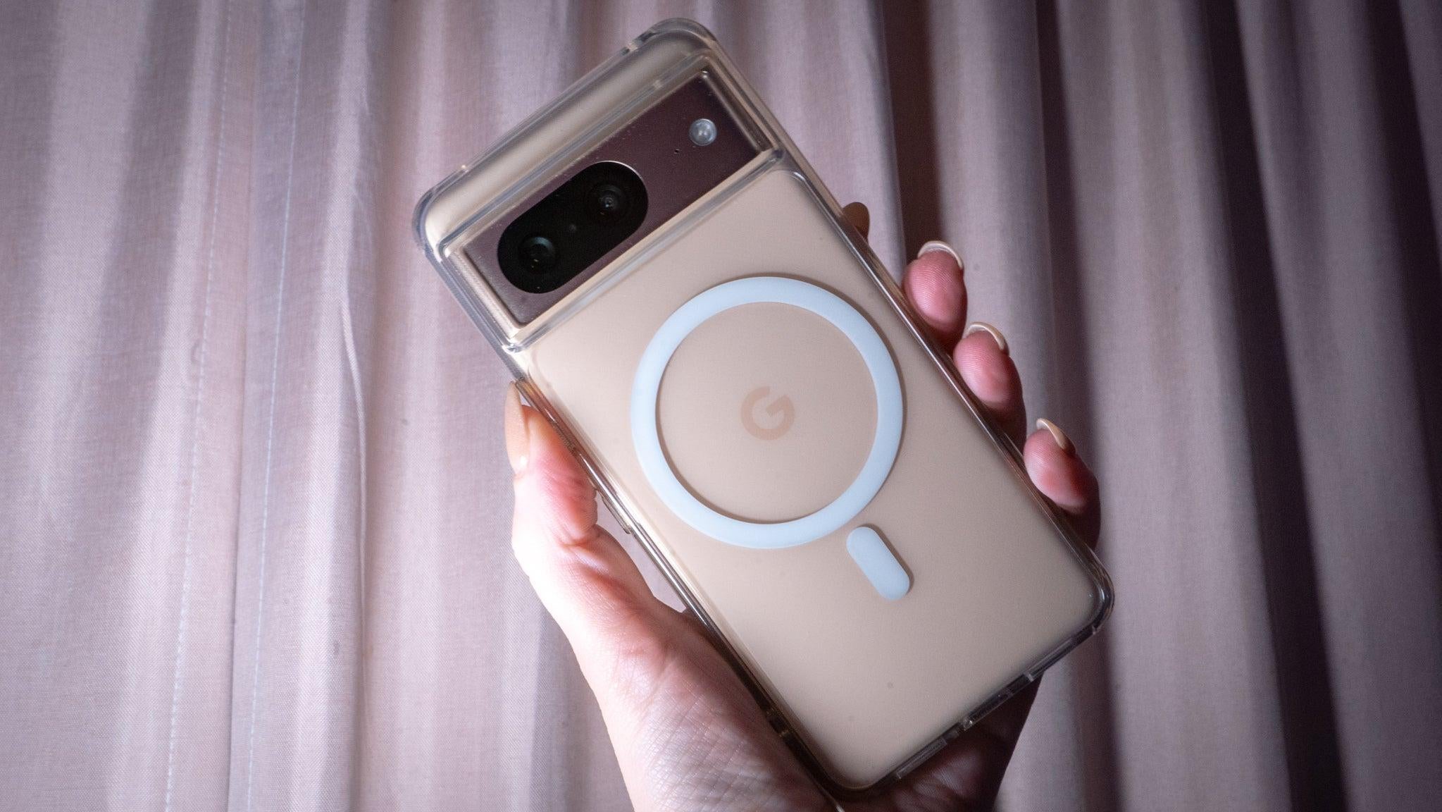 Sí, este Pixel 8 tiene MagSafe falso. ¡Con suerte, algún día será real!