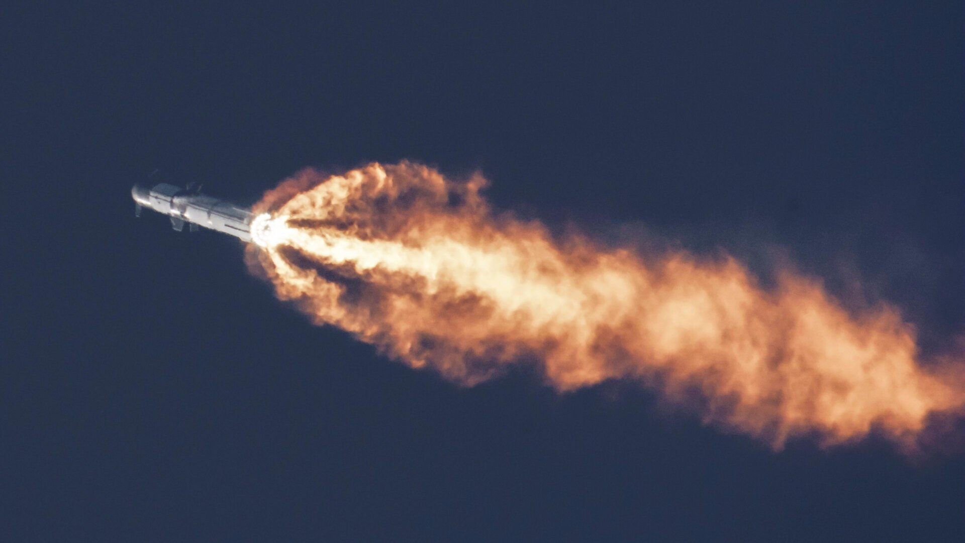 Starship durante su vuelo inaugural el 20 de abril.