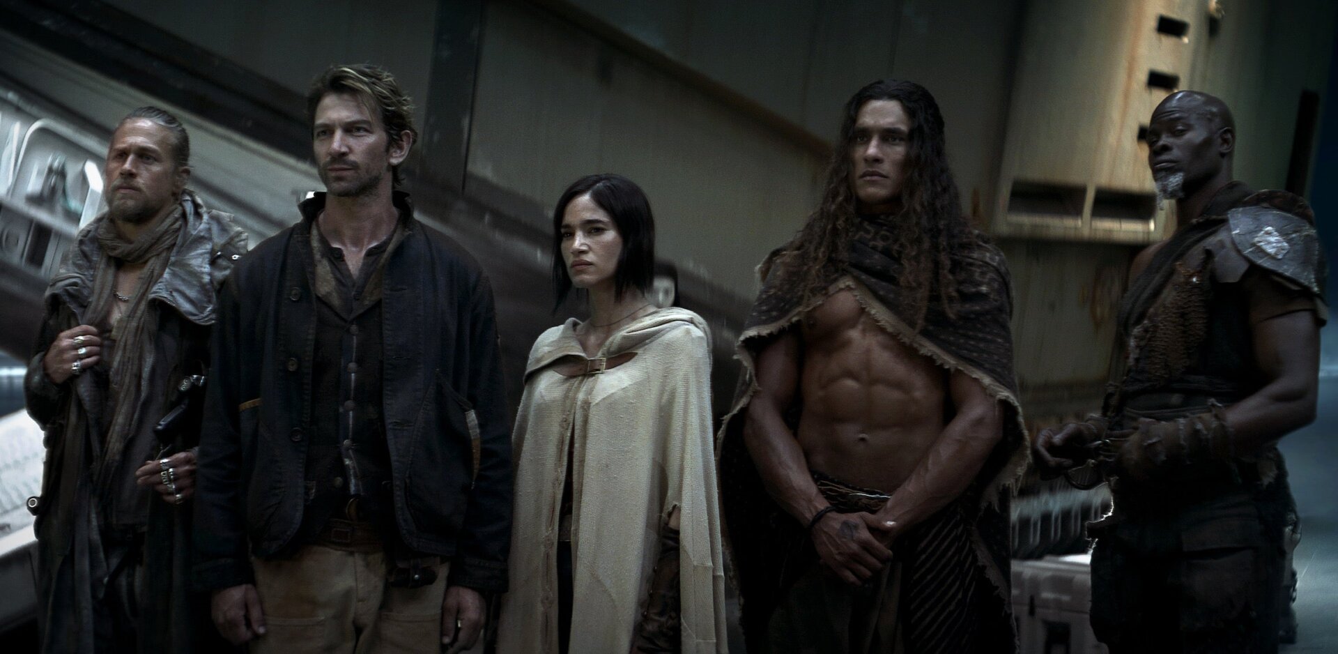 Hounsou con los miembros de elenco. 