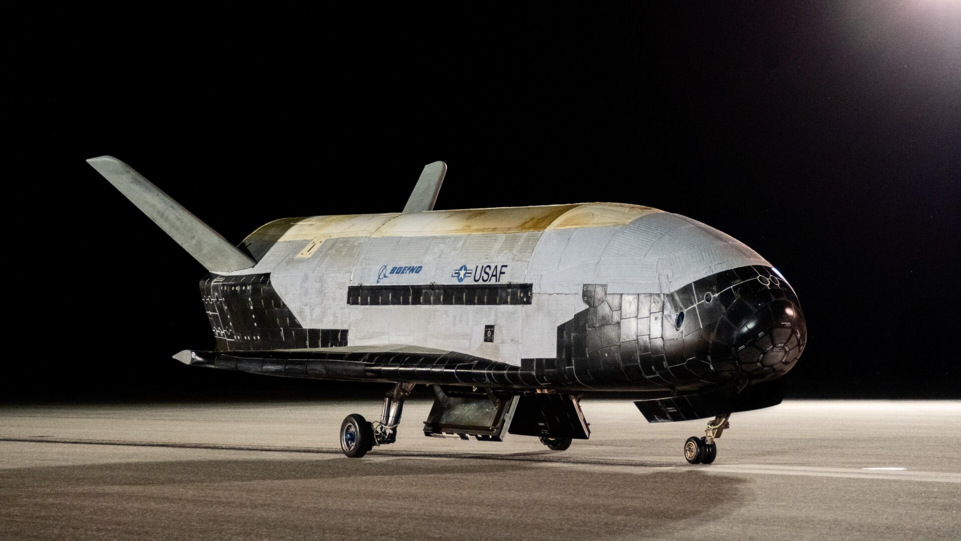 El avión espacial X-37B .