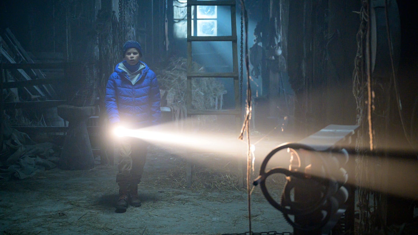 Townes Bunner como el hijo de Hay algo en el granero.