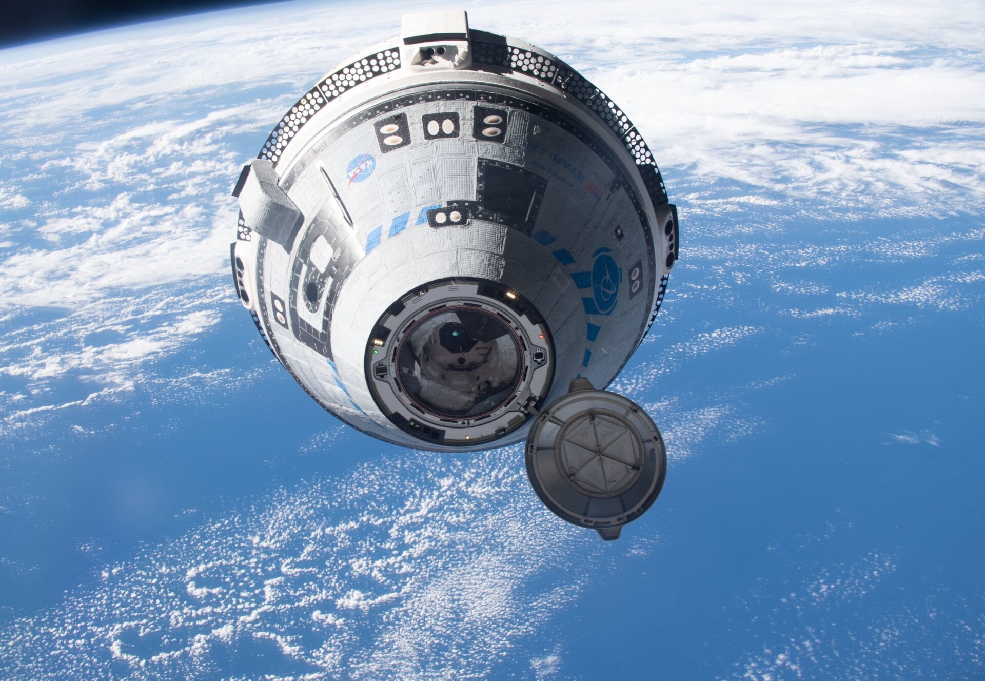 Starliner durante una misión no tripulada a la ISS el 20 de mayo de 2022.