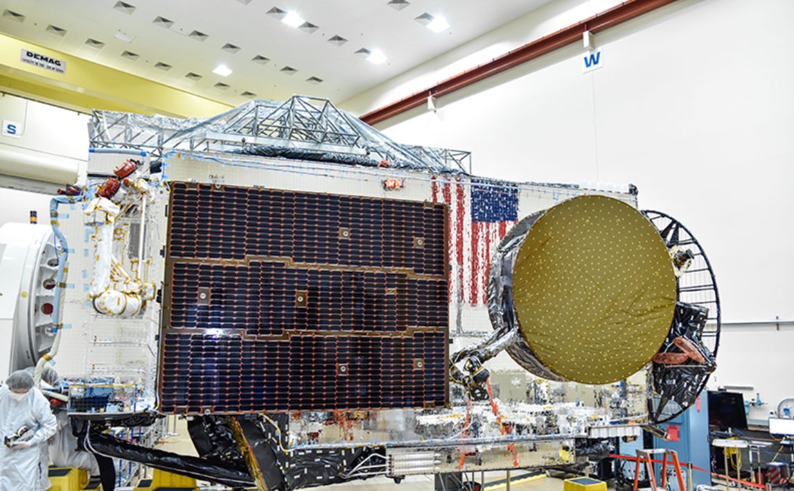 El satélite Júpiter 3 se prepara para su lanzamiento en julio.