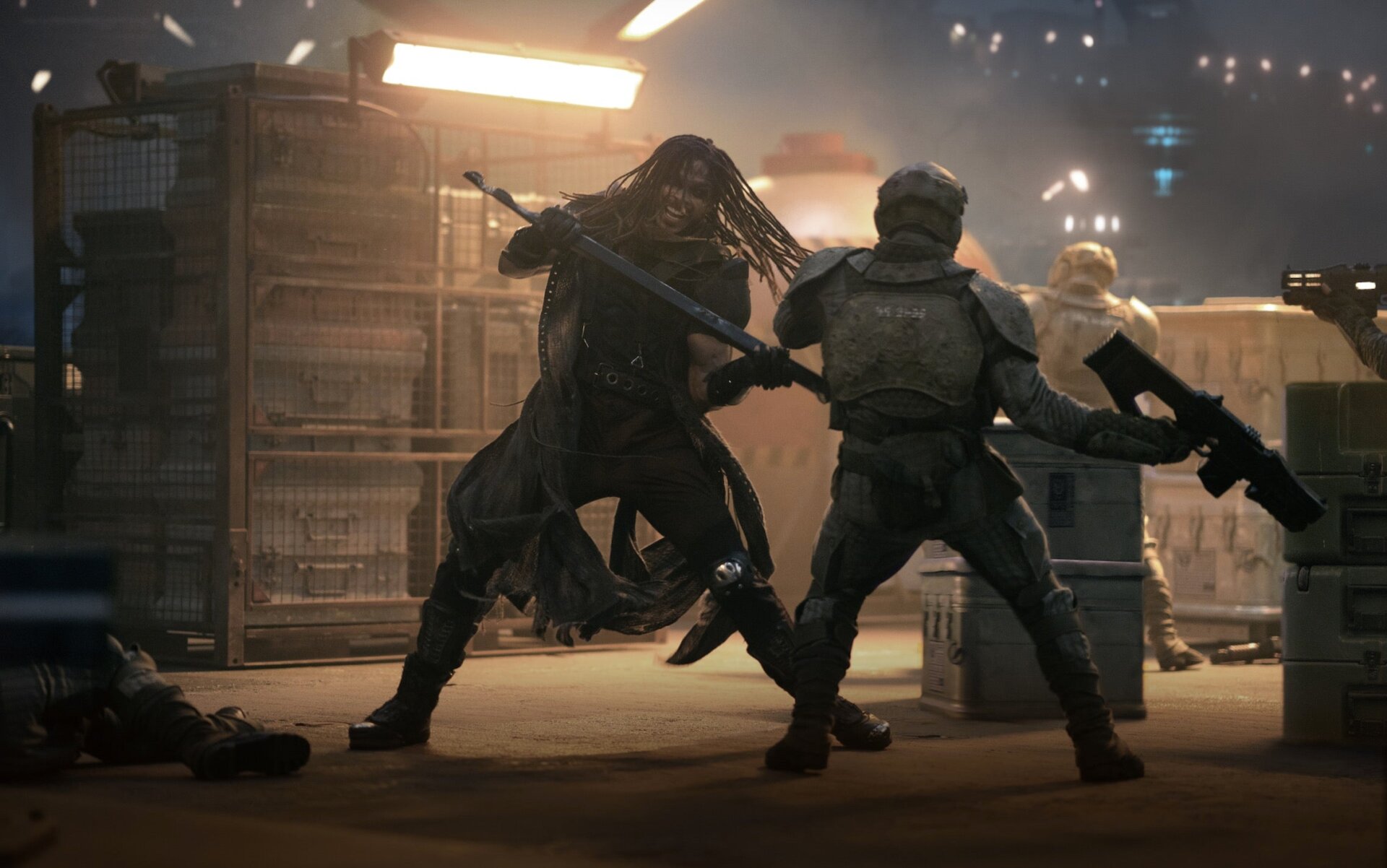 Ray Fisher interpreta a uno de los guerreros que no tiene mucho que hacer.