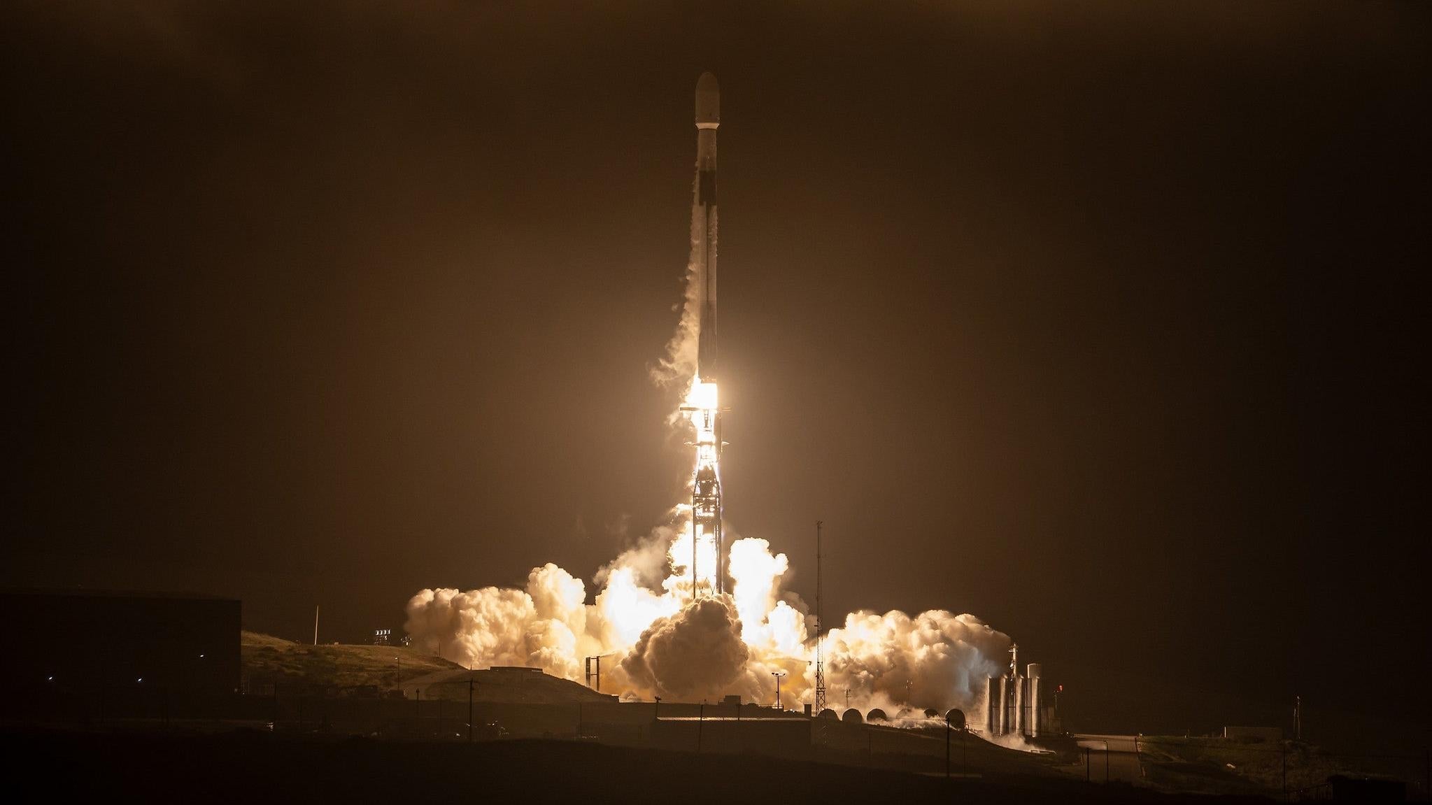 El Falcon 9 de SpaceX lanzó los satélites el 11 de noviembre.