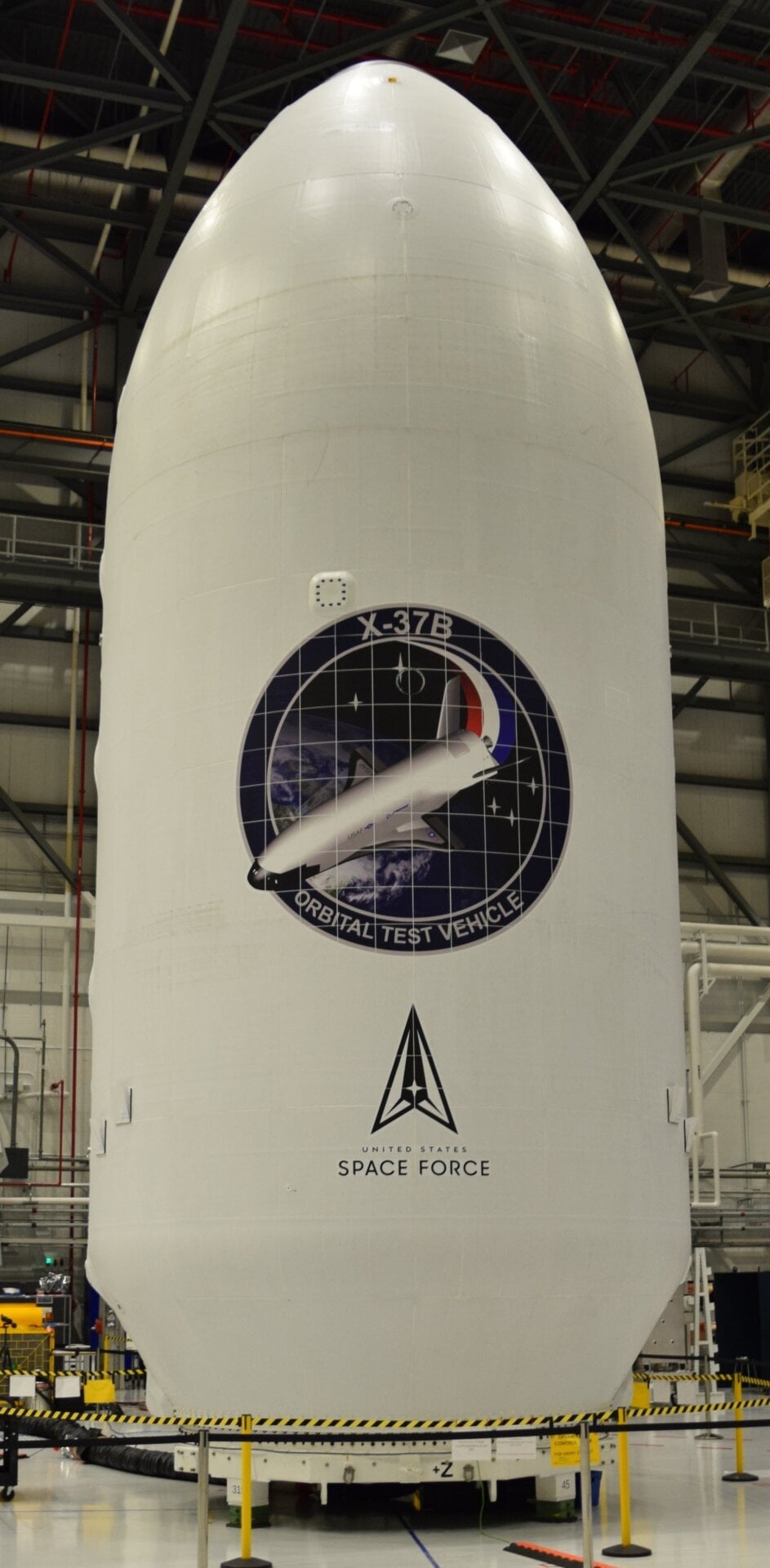 El carenado que sostiene el avión espacial.