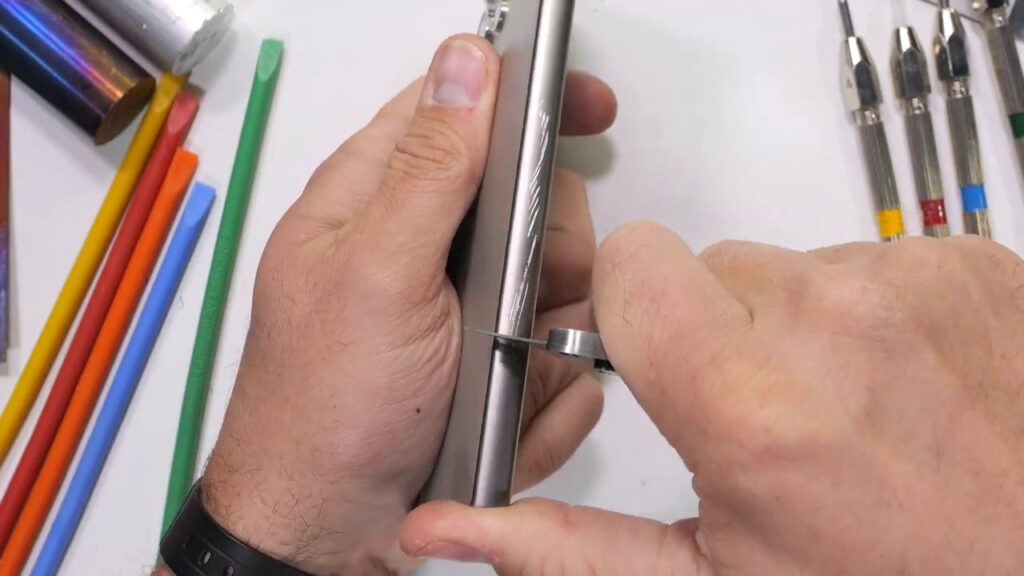 Screenshot: JerryRigEverything / YouTube