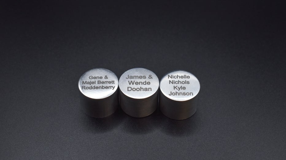 Cápsulas espaciales que contienen trazas de cenizas.