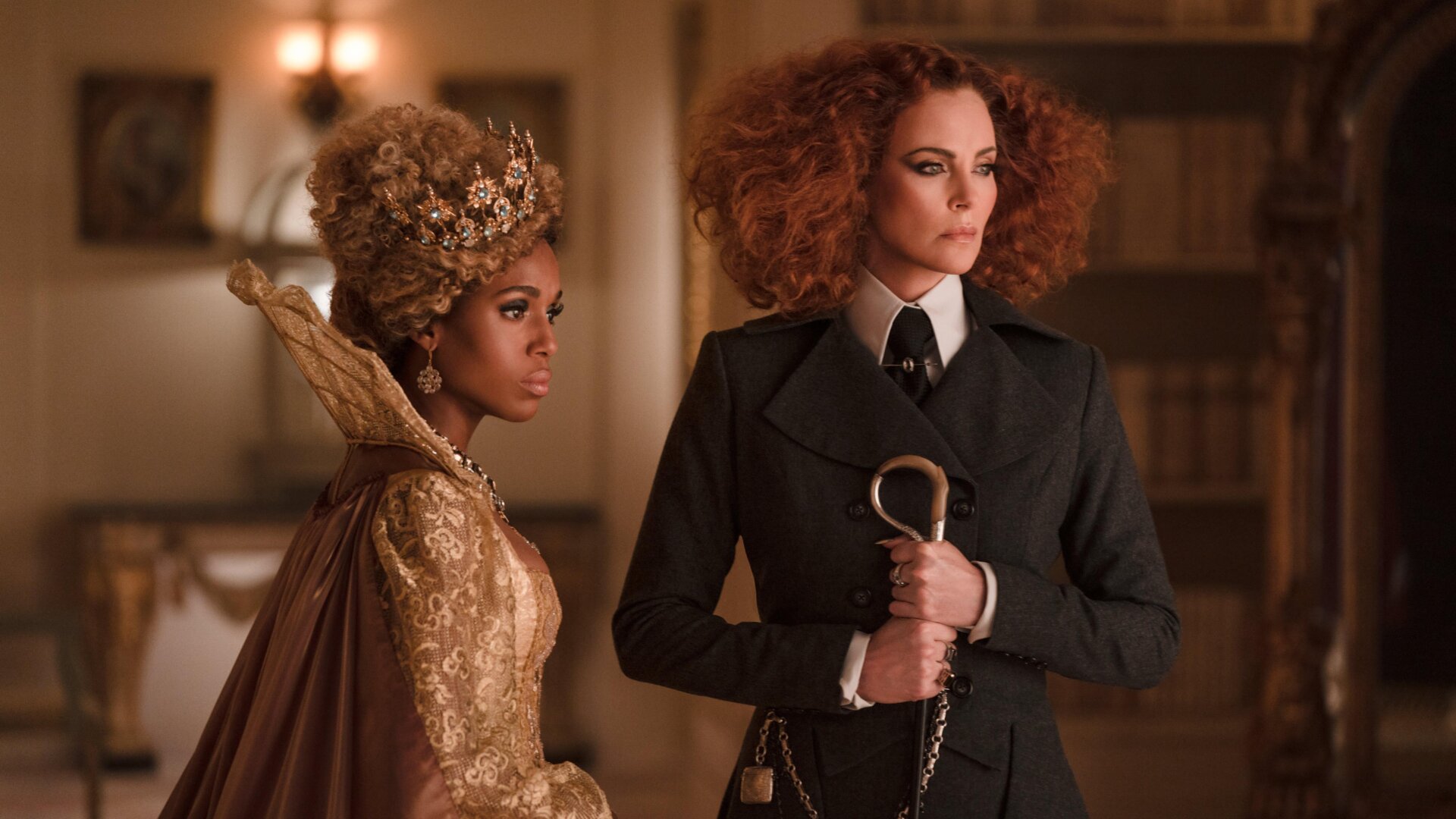 Kerry Washington y Charlize Theron en La escuela del bien y del mal.