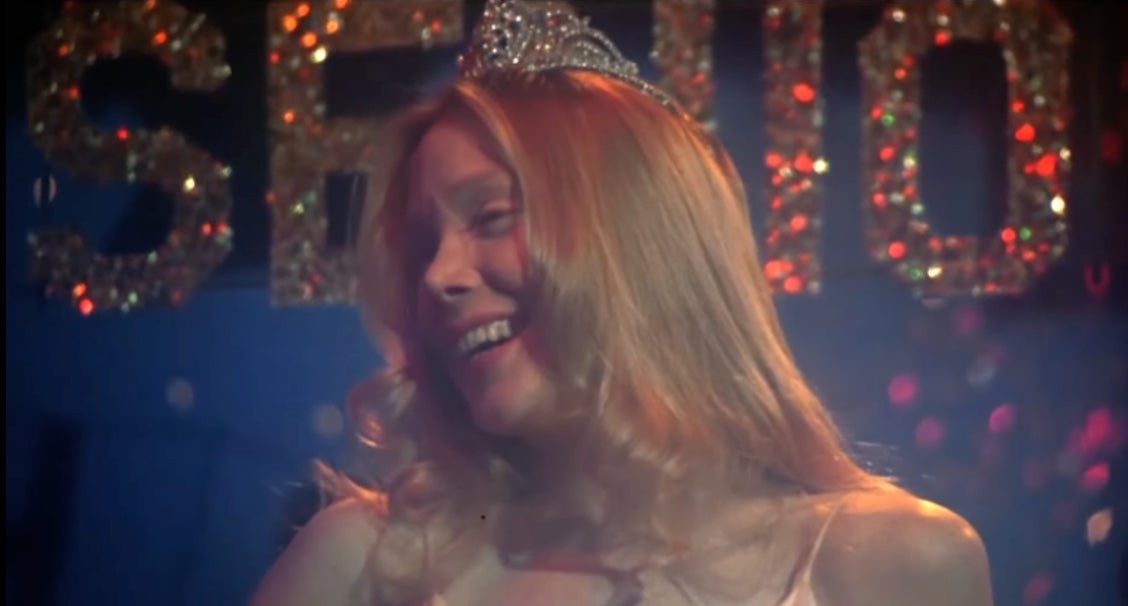 La reina del baile Carrie White (Sissy Spacek), poco antes de su sorpresa empapada de sangre en 1976 carrie.