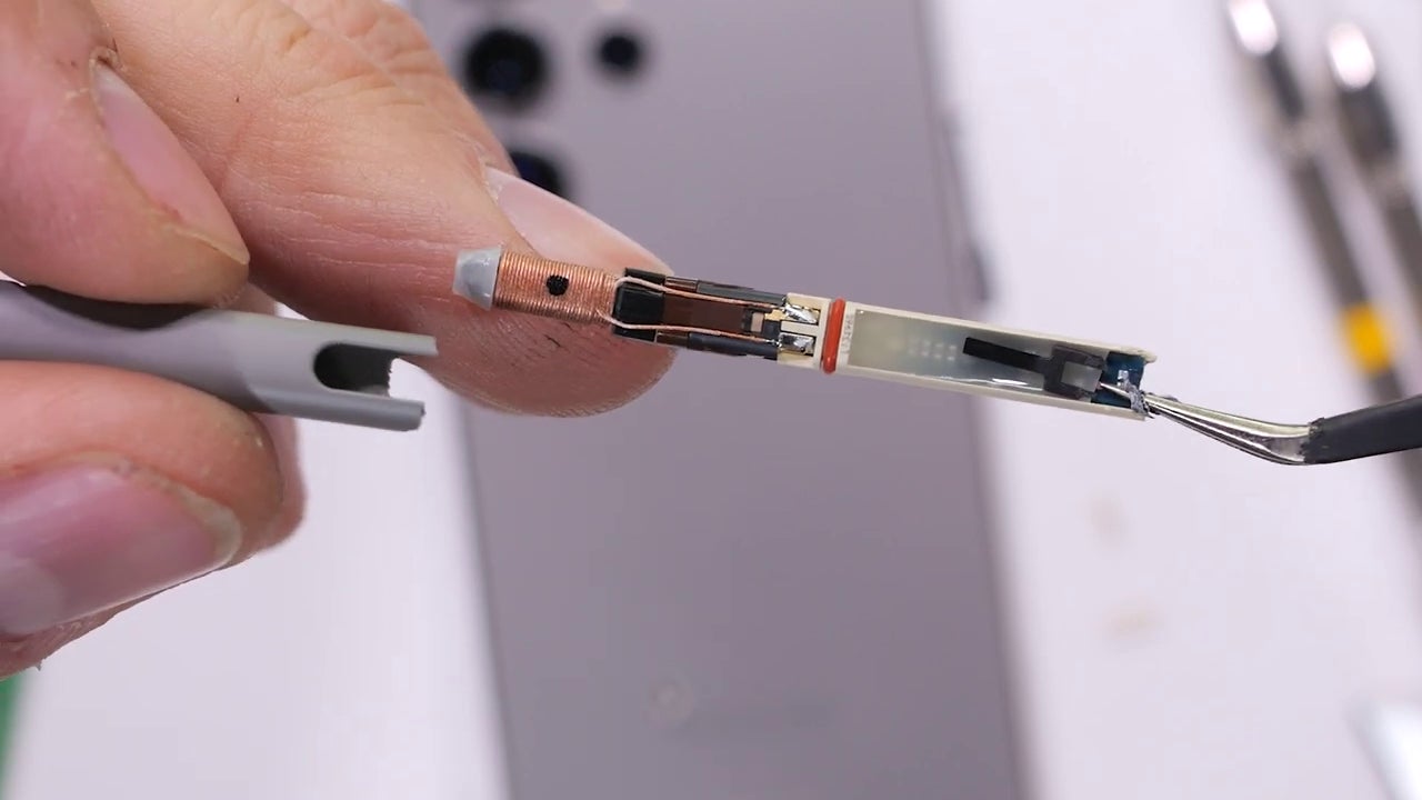 Dentro del S Pen del Galaxy S24 Ultra. 
