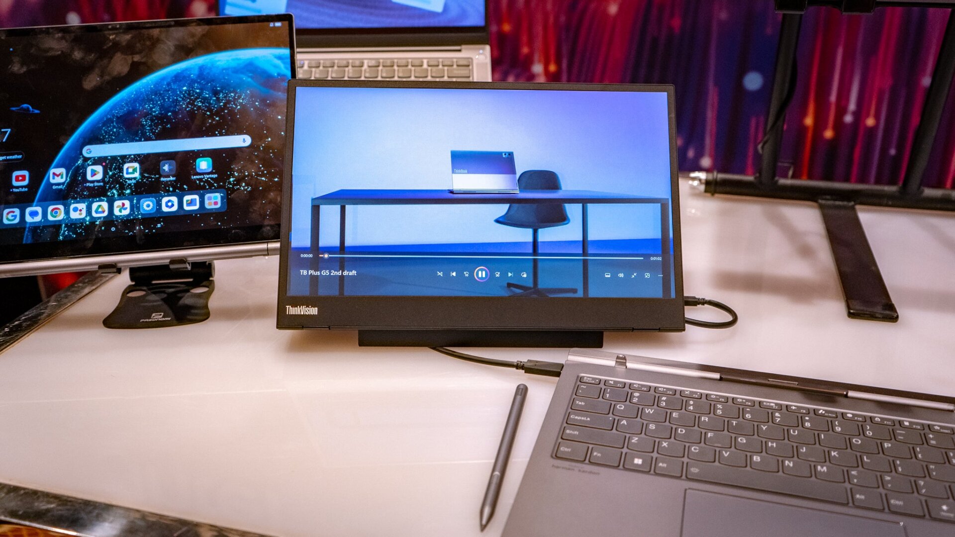 El ThinkBook Plus Gen 5 Hybrid son dos máquinas en una. 