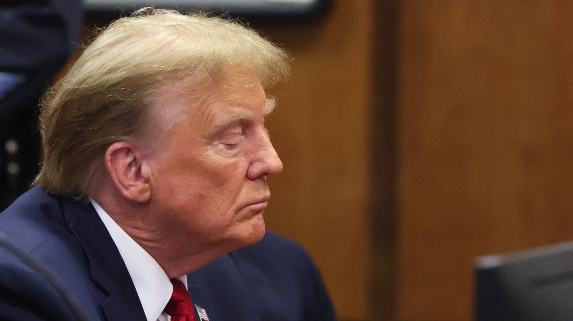 Donald Trump asiste a una audiencia previa al juicio en el Tribunal Penal de Manhattan el 15 de febrero de 2024 en la ciudad de Nueva York.