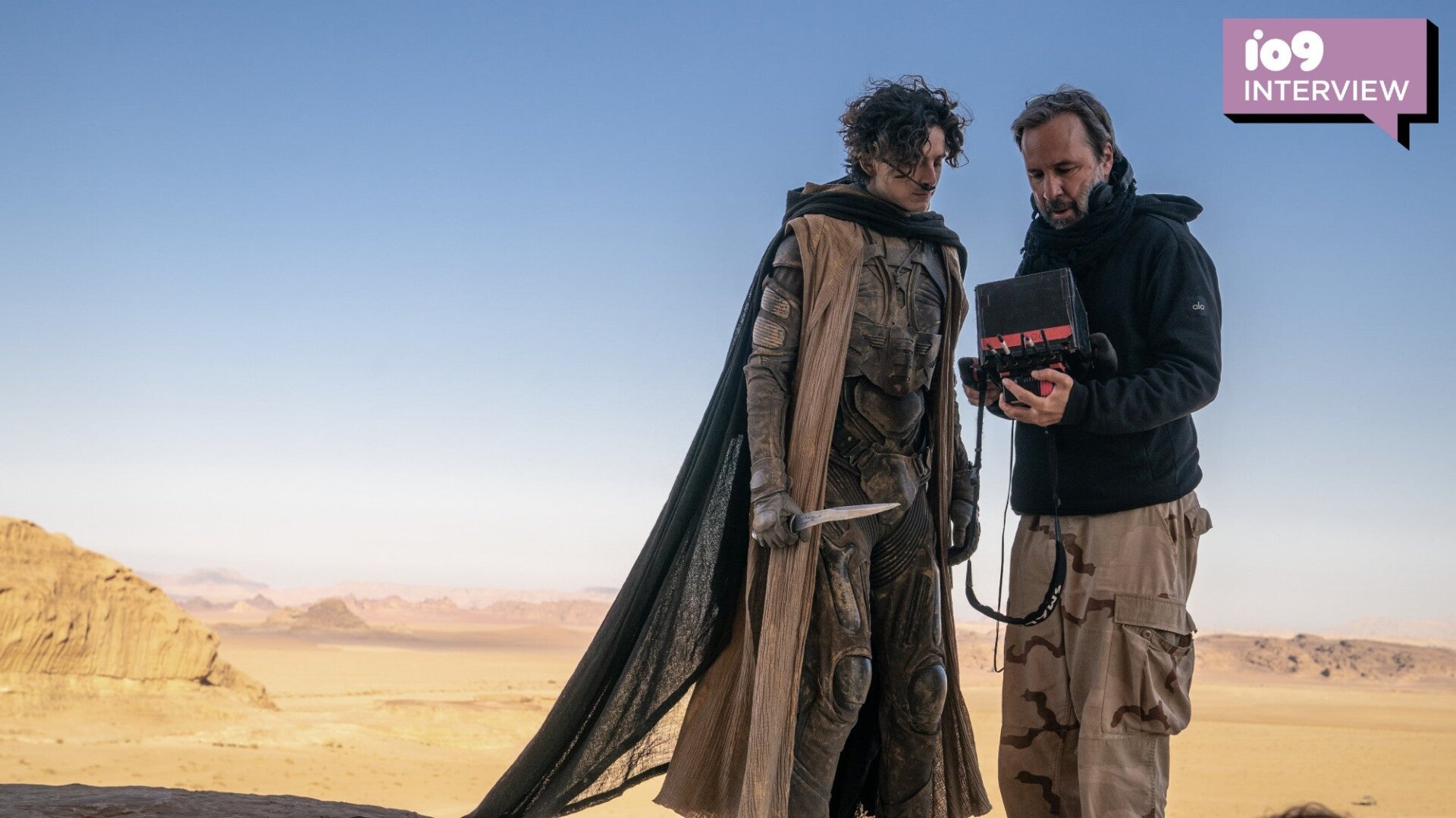 io9 habló con el director de Dune: Segunda Parte, Denis Villeneuve, visto aquí con la estrella Timothée Chalamet.