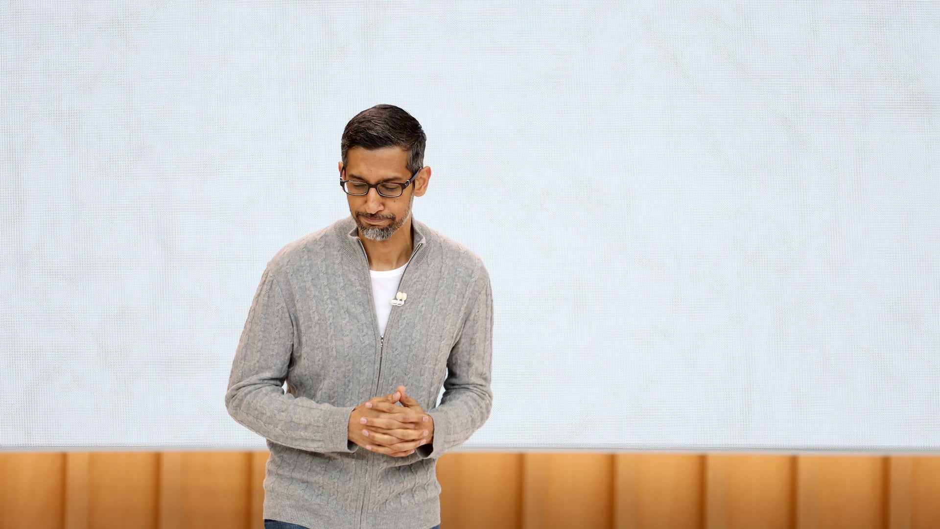 Pichai les dijo a los empleados que la empresa haría cambios estructurales para garantizar que Gemini no cometiera errores similares en el futuro.