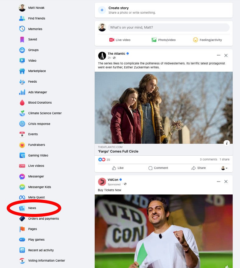 Una captura de pantalla de Facebook tal como existe hoy, con la pestaña Noticias rodeada de un círculo rojo. 