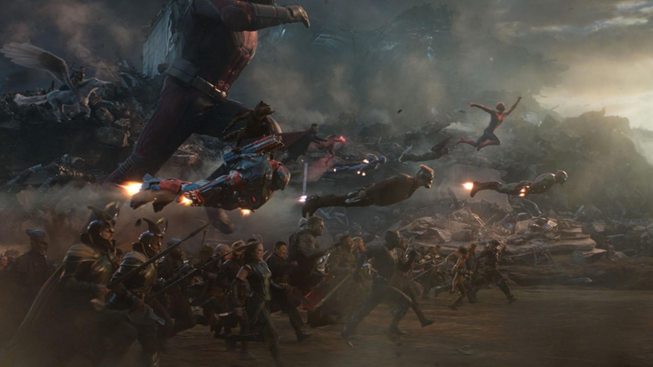 Los héroes del MCU corren hacia el Hollywood Bowl.