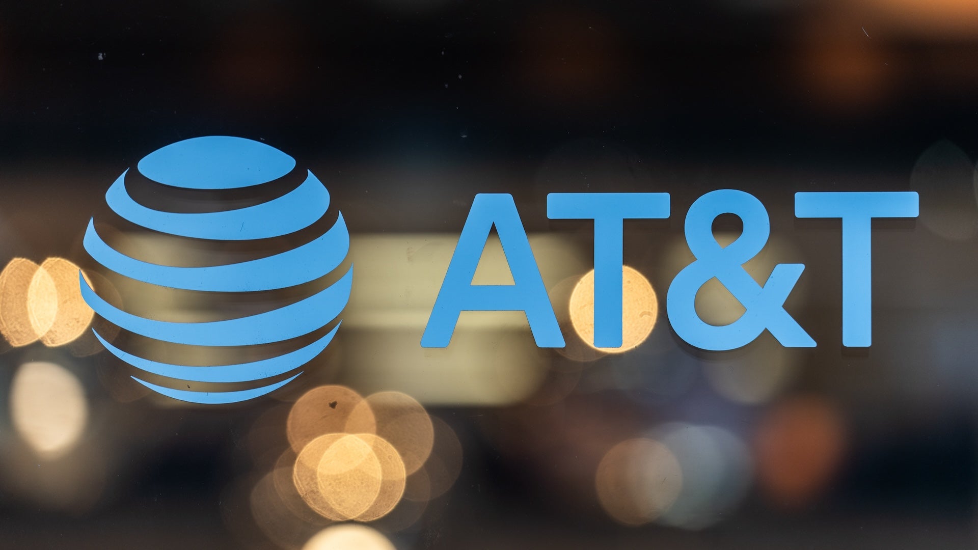 El crédito de $5 de AT&T para los clientes afectados por la interrupción del servicio no “lo hace bien”. De hecho, parece estar haciendo lo opuesto.