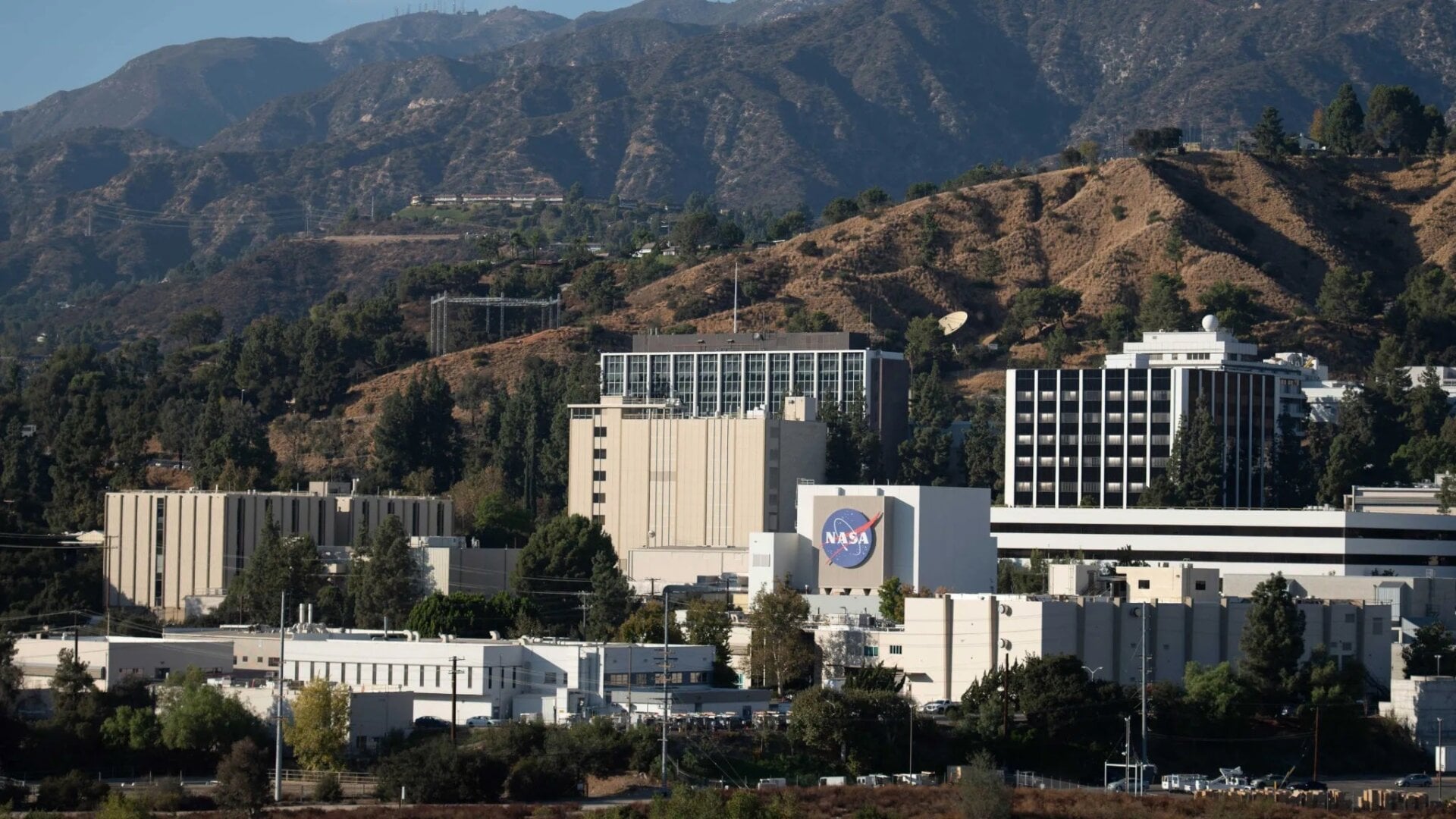 La NASA se ve obligada a despedir a 530 empleados del JPL.