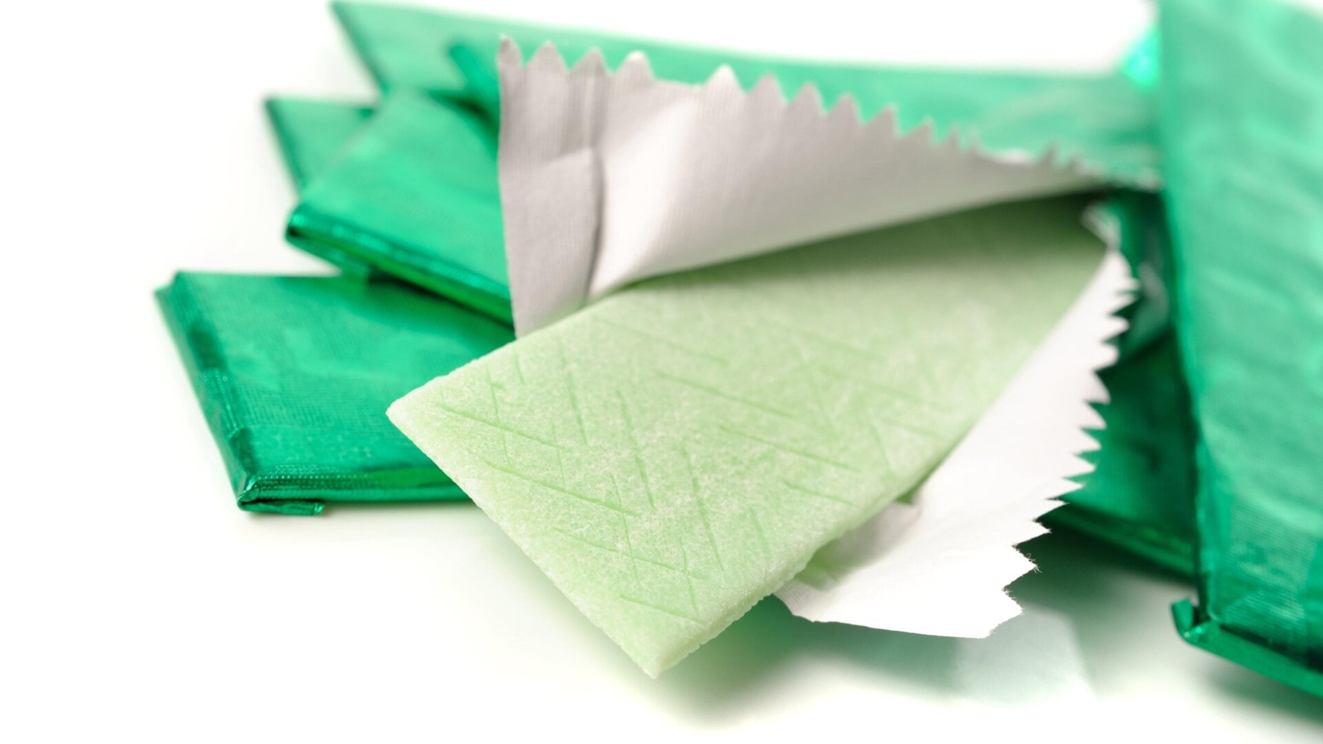 El sorbitol es un ingrediente común en los chicles sin azúcar y otros alimentos bajos en azúcar.