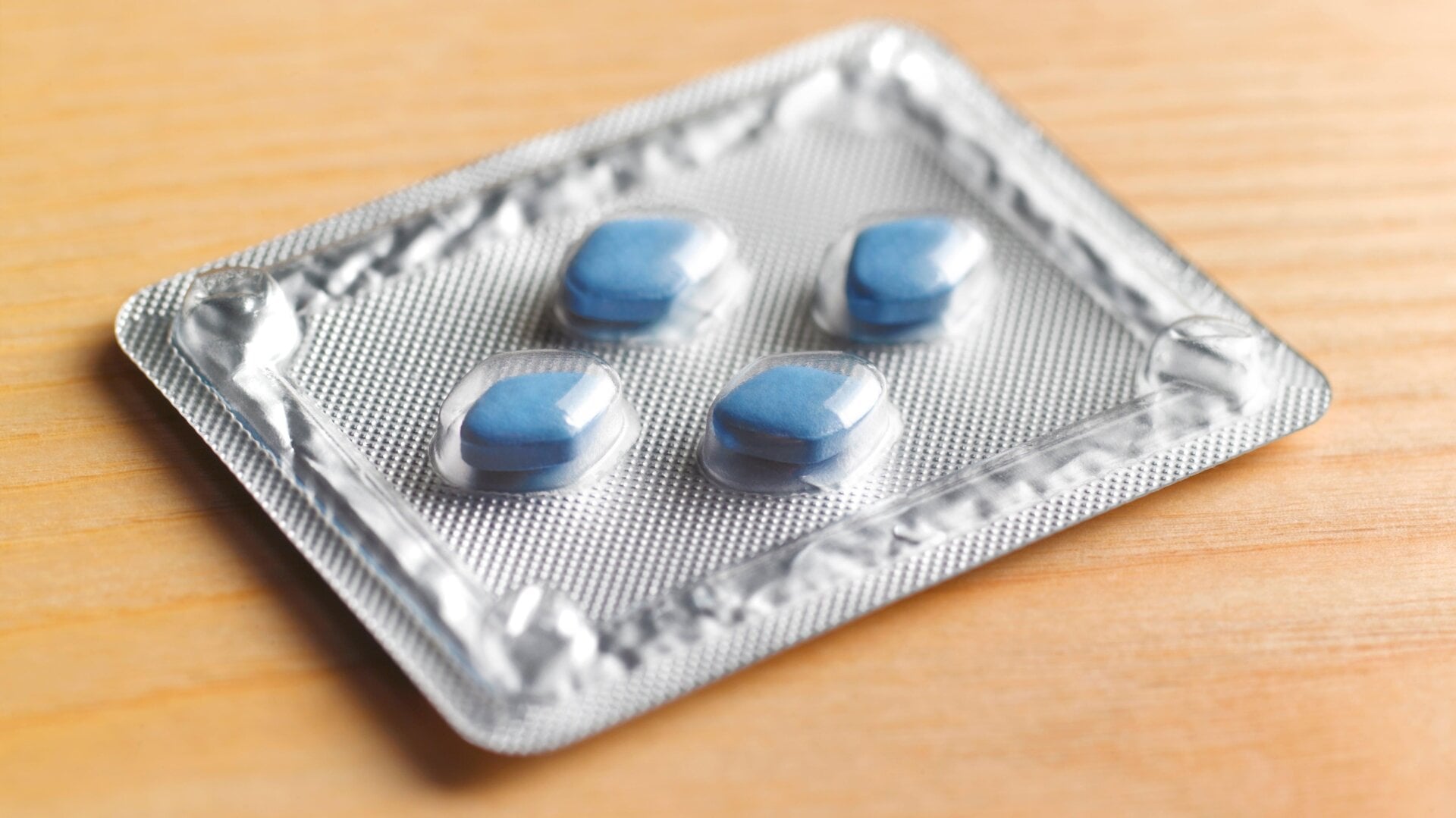 Aunque ahora el sildenafil está ampliamente disponible como genérico, todavía se asocia comúnmente con la marca Viagra con la que se vendió por primera vez.