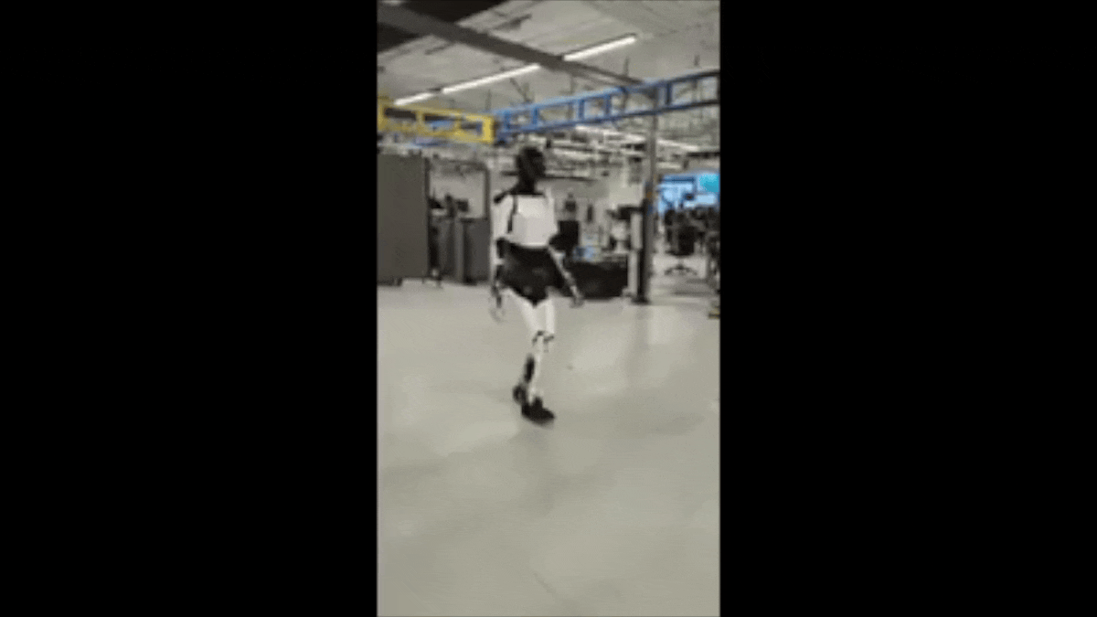 El video increíblemente borroso del robot Optimus de Tesla compartido con X el sábado por el CEO Elon Musk.