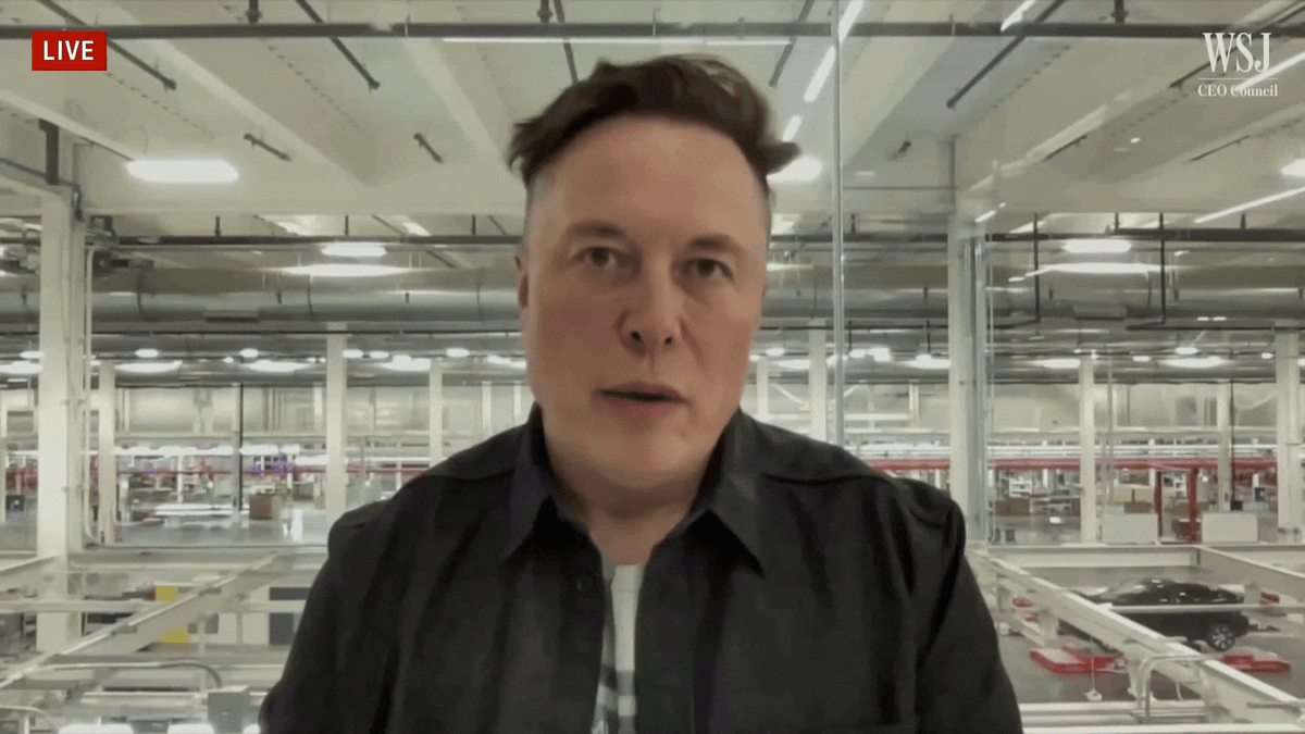 Un anuncio deepfake de Elon Musk hecho por estafadores que prometen una nueva criptomoneda Neuralink que no existe.