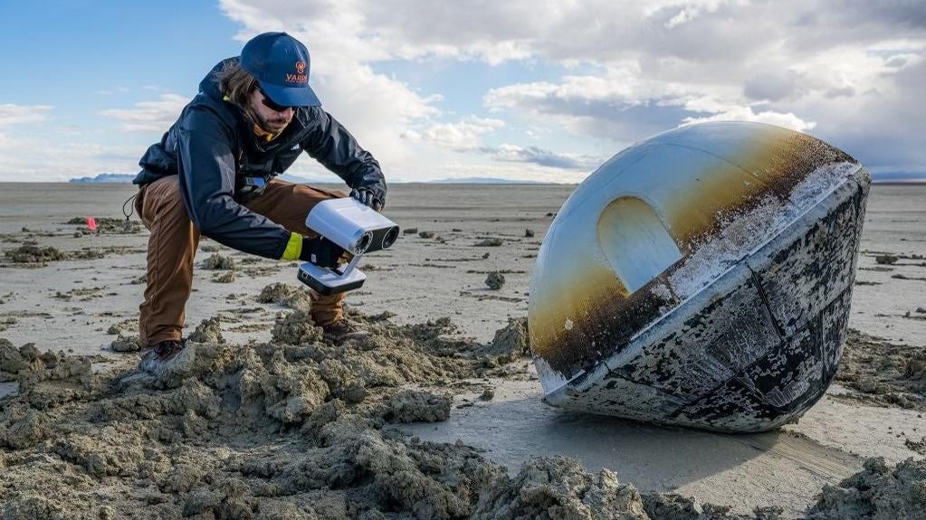 La cápsula W-1 fue recuperada en el desierto de Utah el 21 de febrero.